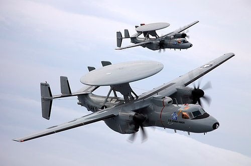Máy bay cảnh báo sớm E-2 Hawkeye của Hải quân Mỹ